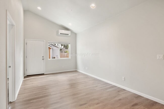 826 SE 155th Ave