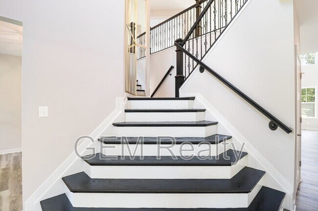 Photo - 7806 Shawmont Rd
