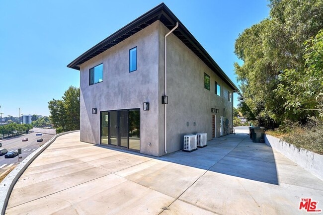 Photo - 102 Marion Blvd