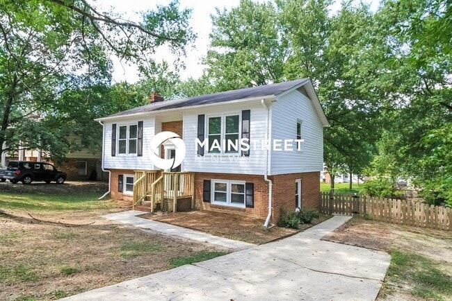 Photo - 4 Bedroom Pet-Friendly Home in Greensboro, NC with Main Street Renewal