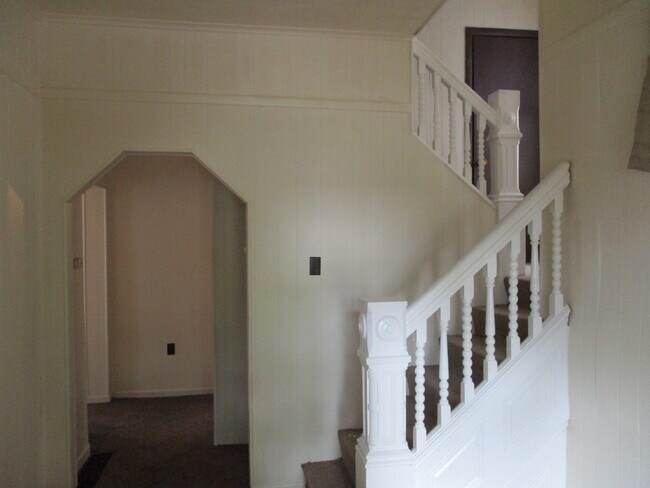 Photo - 484 Teece Ave