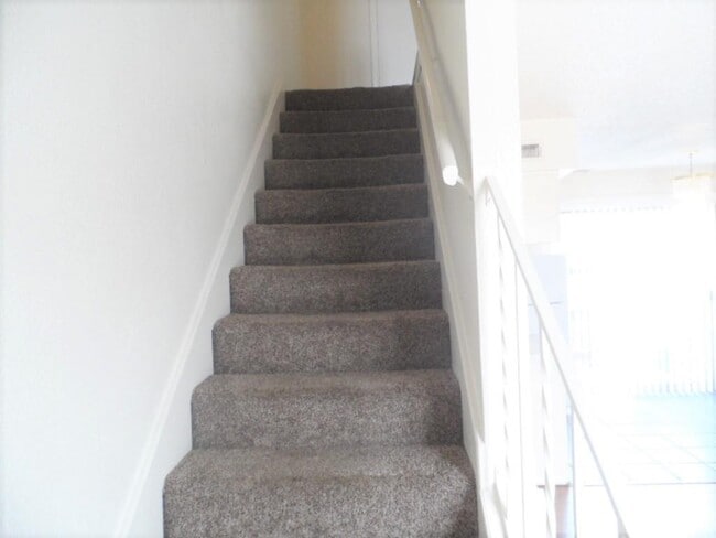 Photo - 2504 N Hudson Ave Unidad E