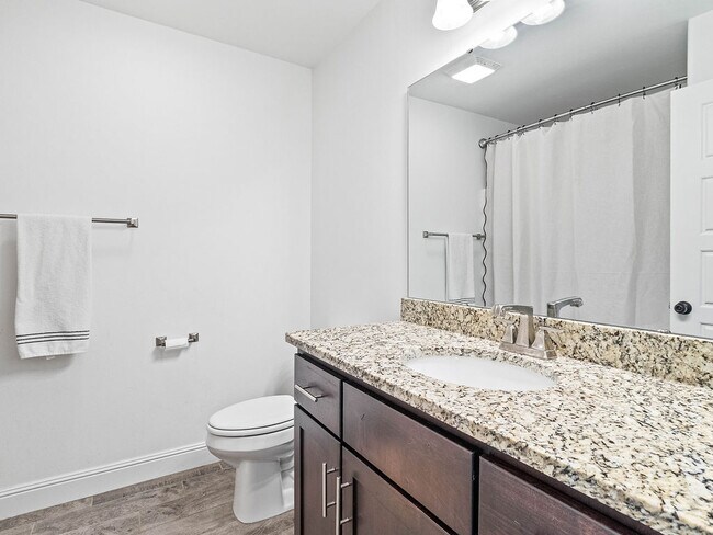 Photo - 2402 England Ln