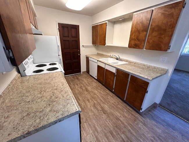 Photo - 225 N 8th St