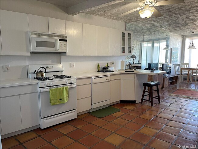 830 Shore Rd Unit 3E