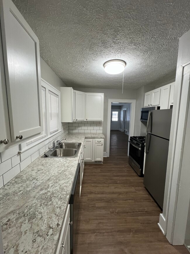 Photo - 947 Oakcrest St SW