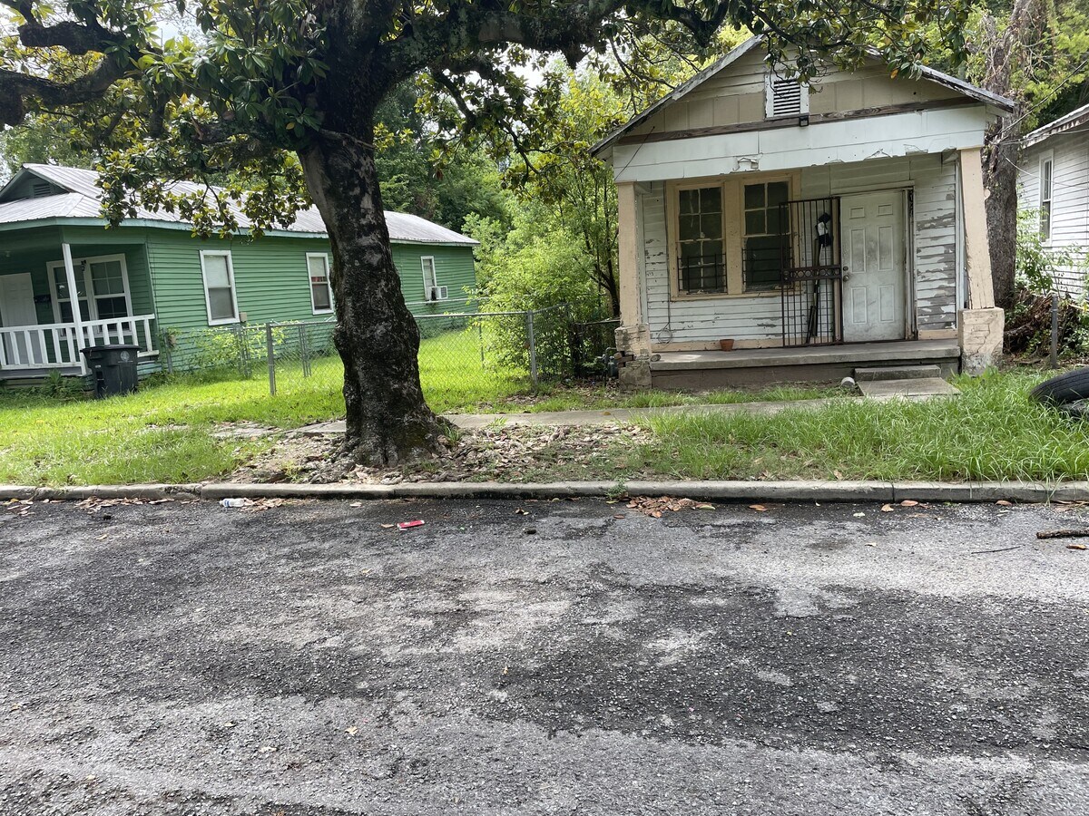 Photo - 2120 Louisiana Ave