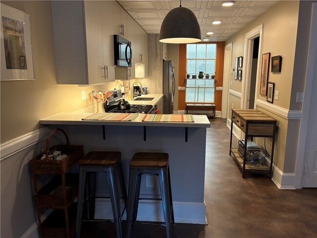 Photo - 136 E State St