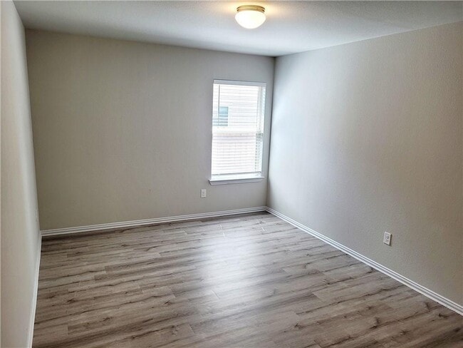 Photo - 300 Bright Star Ln