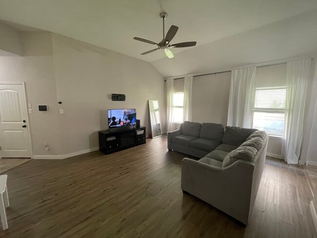 Photo - 1330 Plaza Lake Dr