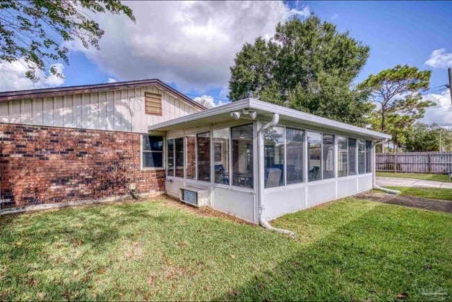 Salón Florida - 4866 Cuerro Ct