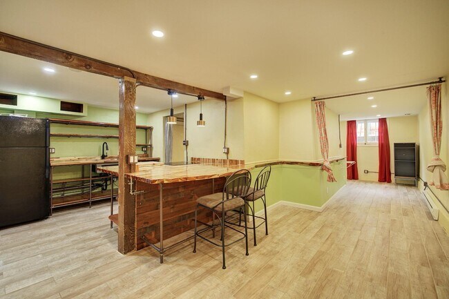 Photo - 2125 Cedar St