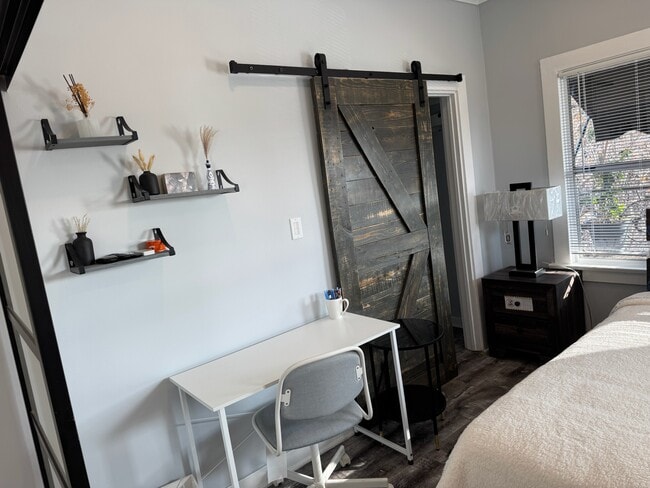 Photo - 5919 Lexington Ave Unit 5919 Lexington Ave