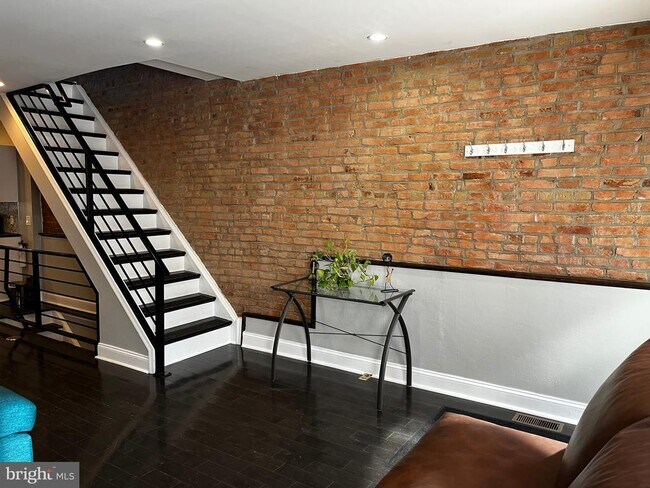 Photo - 2423 W Seybert St