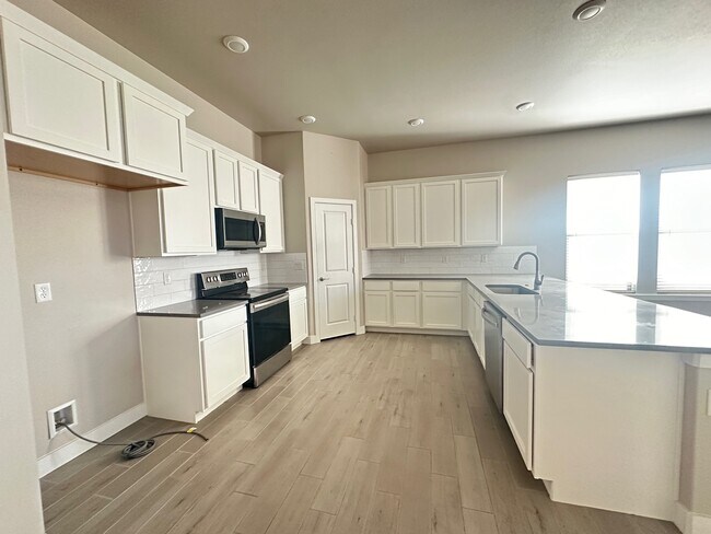 Photo - 2409 Husk St