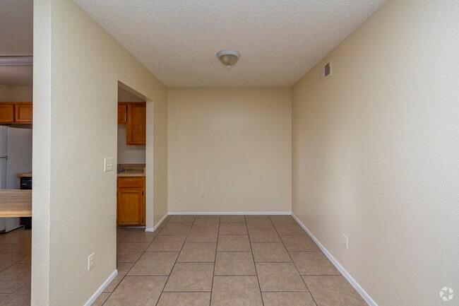 2BR, 1BA - 872SF - Dining Room