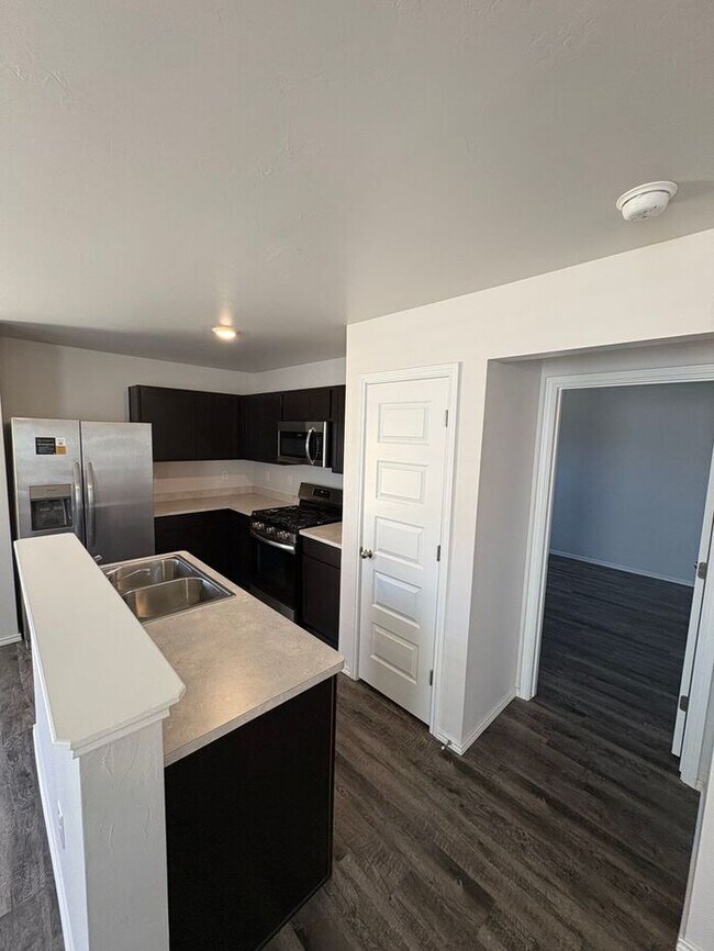 HELLO, FALL! Enjoy 6 Weeks Rent-Free — Sign by 9/30 | Modern 3-Bed, 2-Bath Home in Yukon