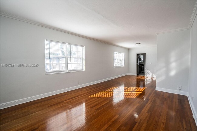 Photo - 330 84th St Unidad 12