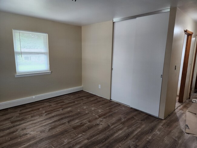 Building Photo - 5700 W Wahner Ave Unit 5700 W Wahner 206 Rental