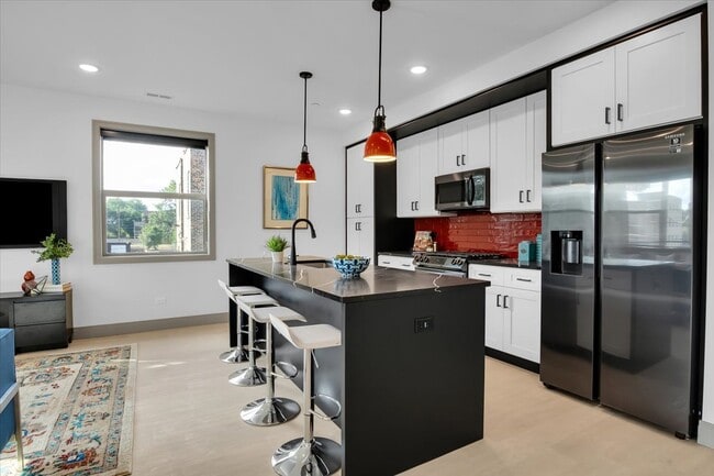 Photo - 4235 S Champlain Ave Unit 2S