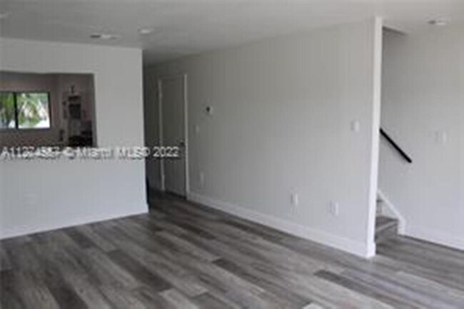 Photo - 9472 Palm Cir S