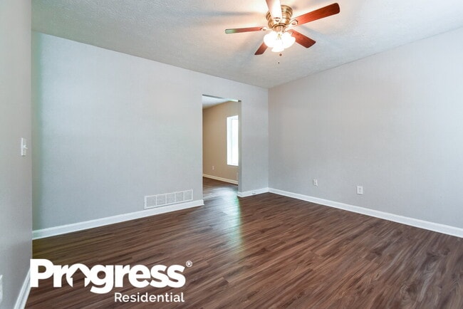 Photo - 900 Orris Ln