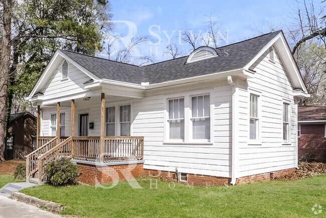 Building Photo - Welcome to this charming abode. Rental