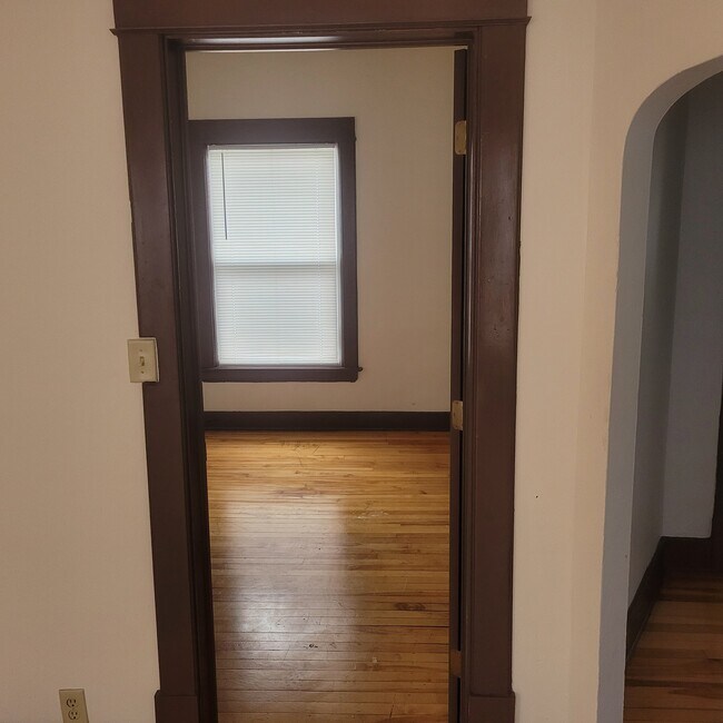 839 Aurora Ave Unit 2