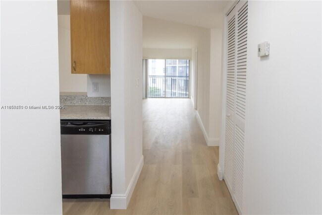 Photo - 8740 N Sherman Cir Unidad 408 Rental