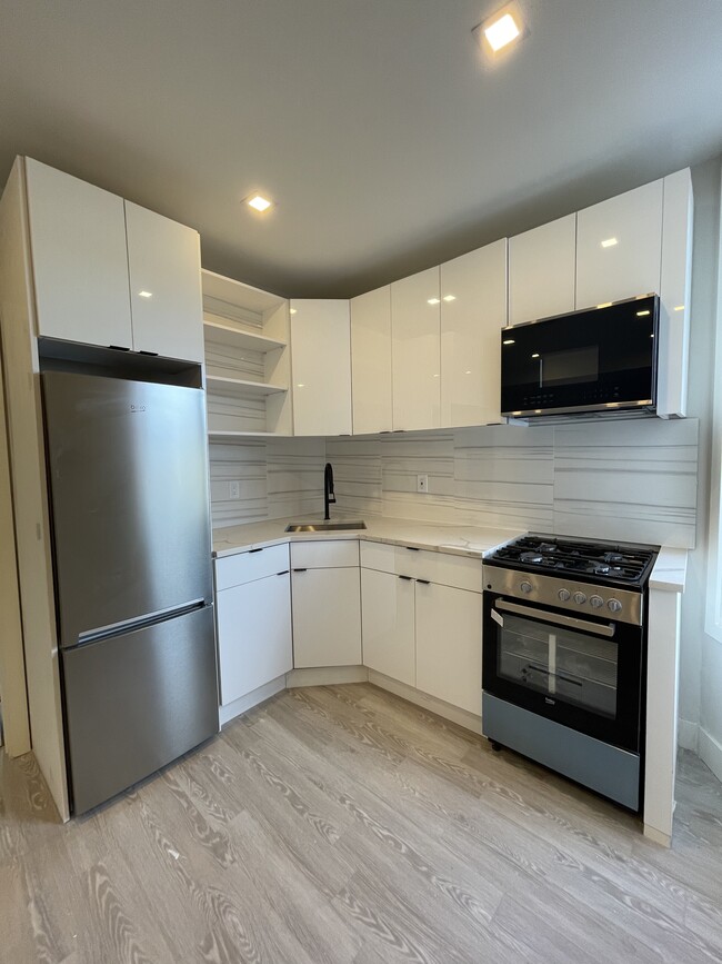 88 Wallis Ave 3F - 80 Wallis Ave Unit 1F