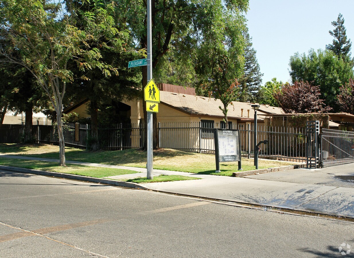 Garland Gardens - Garland Gardens Apartments