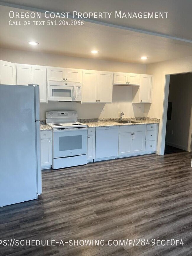 Photo - 170 SW Strawberry Ln Unit A