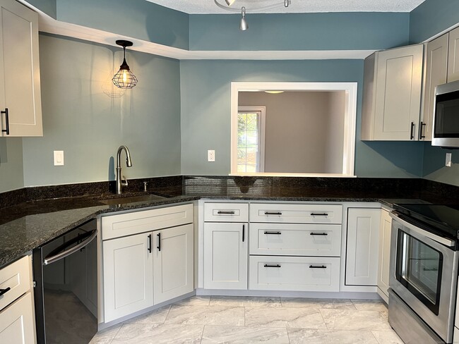 Photo - 808 Fieldstone Ct Unit 808