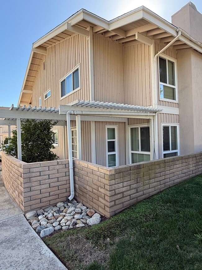 Highly Desirable 3 bed 2 1/2 bath condo in... - Highly Desirable 3 bed 2 1/2 bath condo in...