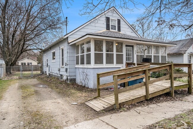 Photo - Fantastic, large remodeled 3-bed/1-bath ranch, unfinished basement & partially enclosed yard