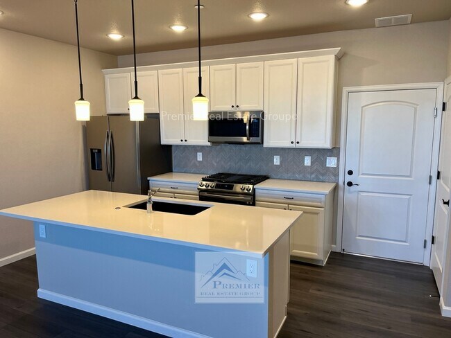 Photo - 1545 Spring Water Pt