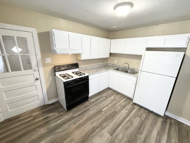 Photo - 2 Bedroom with garage/workshop combo (has electricity)