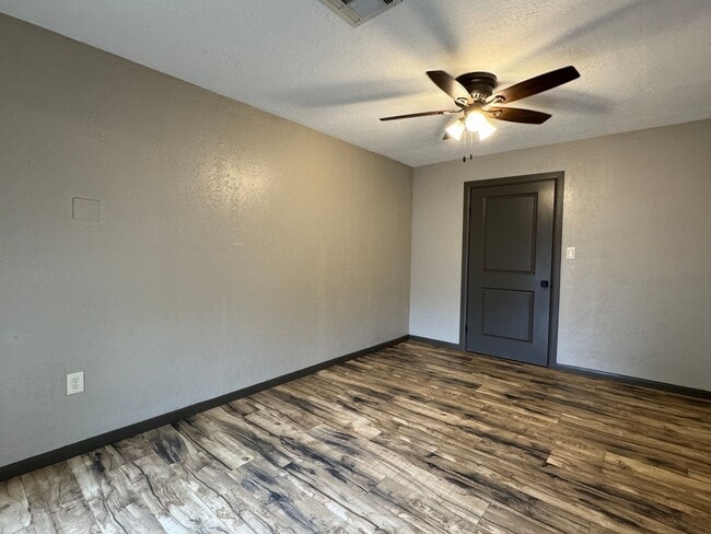 Photo - 421 NW 57th St