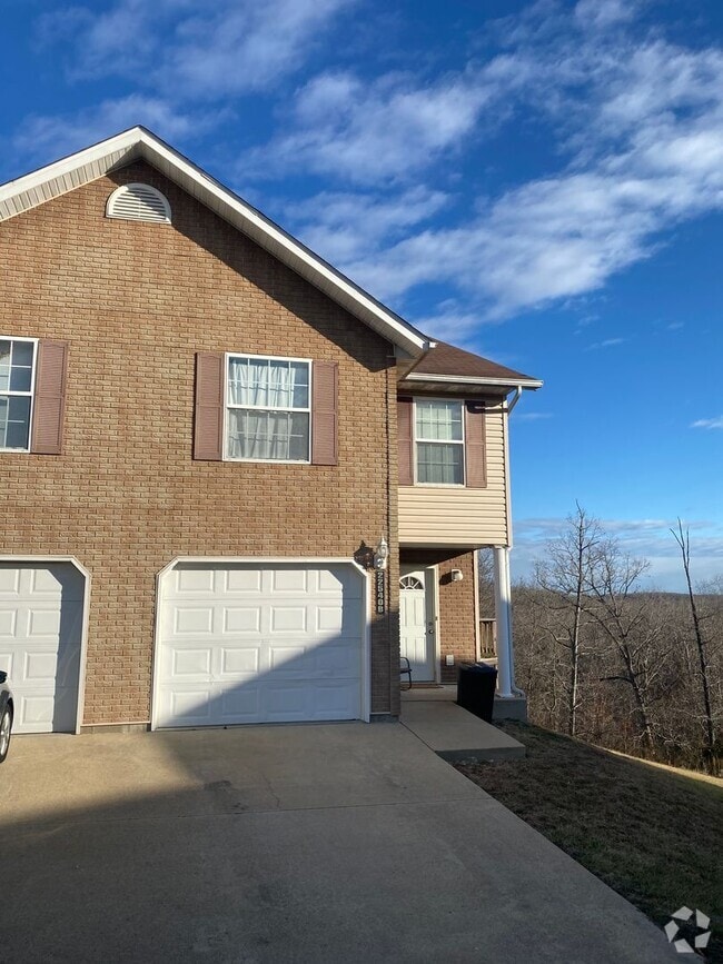 Building Photo - Spacious & Convenient Living in Shady Oaks! Rental