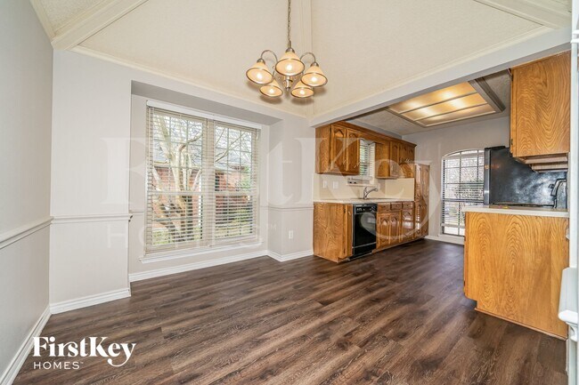 Photo - 700 Robin Meadow Dr