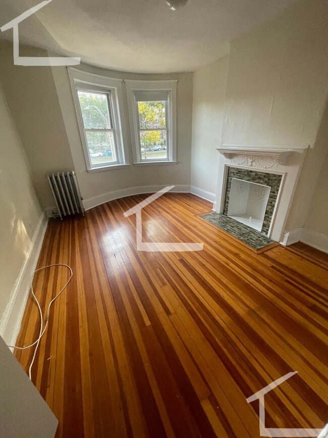 Building Photo - Nicely renovated 1 bed split next to the G... Rental