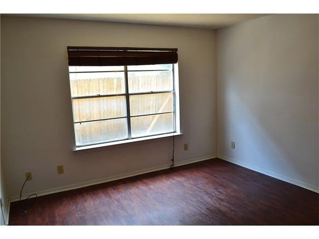 Photo - 1107 N Locust St Unit 2