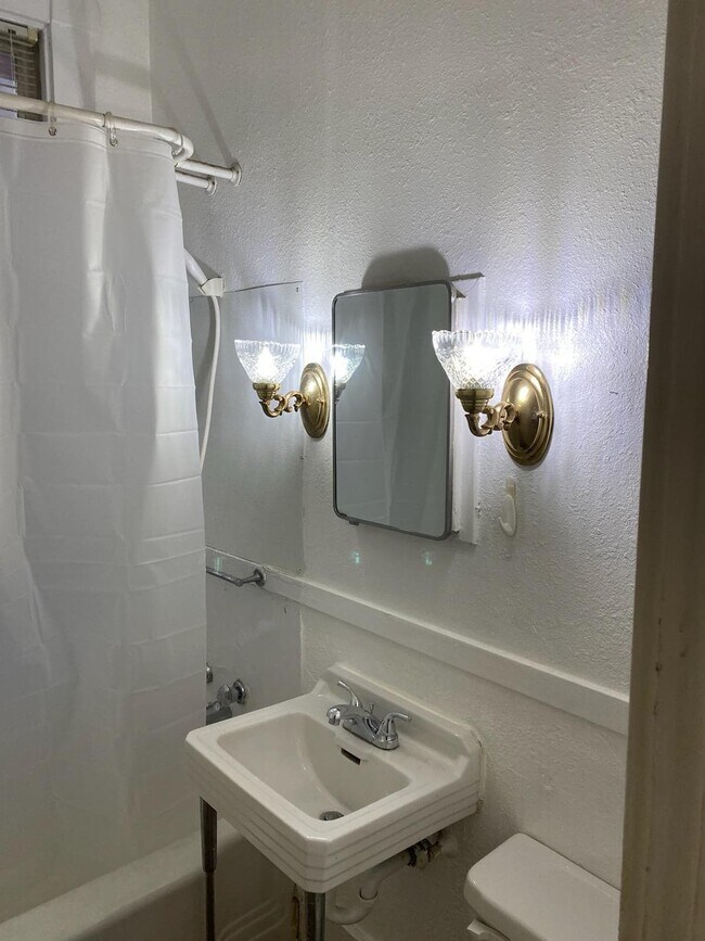 Photo - 605 Bryan St Unidad 3