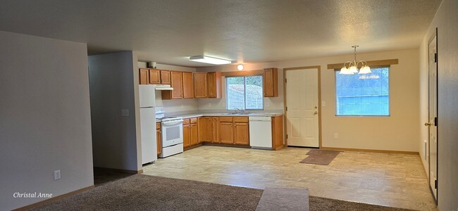 2261 E Crestview Dr