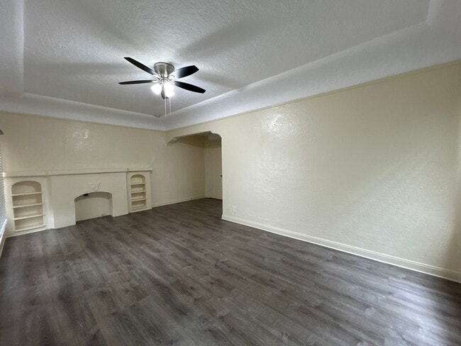 Photo - LARGE DOWNSTAIRS ONE BEDROOM ONE BATH! Unit 2516