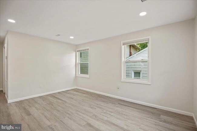 Building Photo - 906 Elfin Ave Rental