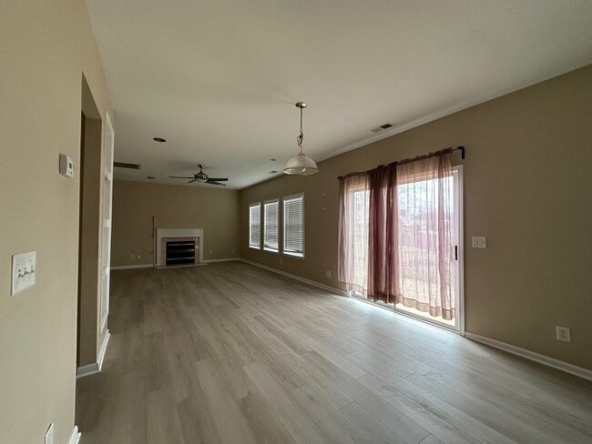 Photo - 3 bed 2.5 bath in Dixie - Berryhill