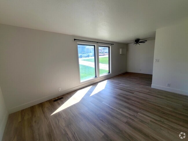 Building Photo - 117 Ranch Dr Rental