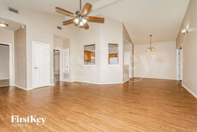 Photo - 1113 Sandalwood Ln