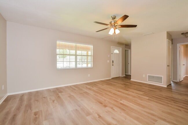 Photo - 670 Hibiscus Rd